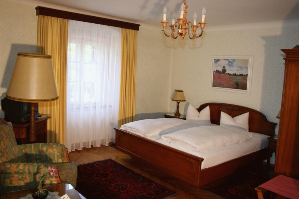 Schlosshotel Post Edelfreisitz Sprengenstein Имст Номер фото