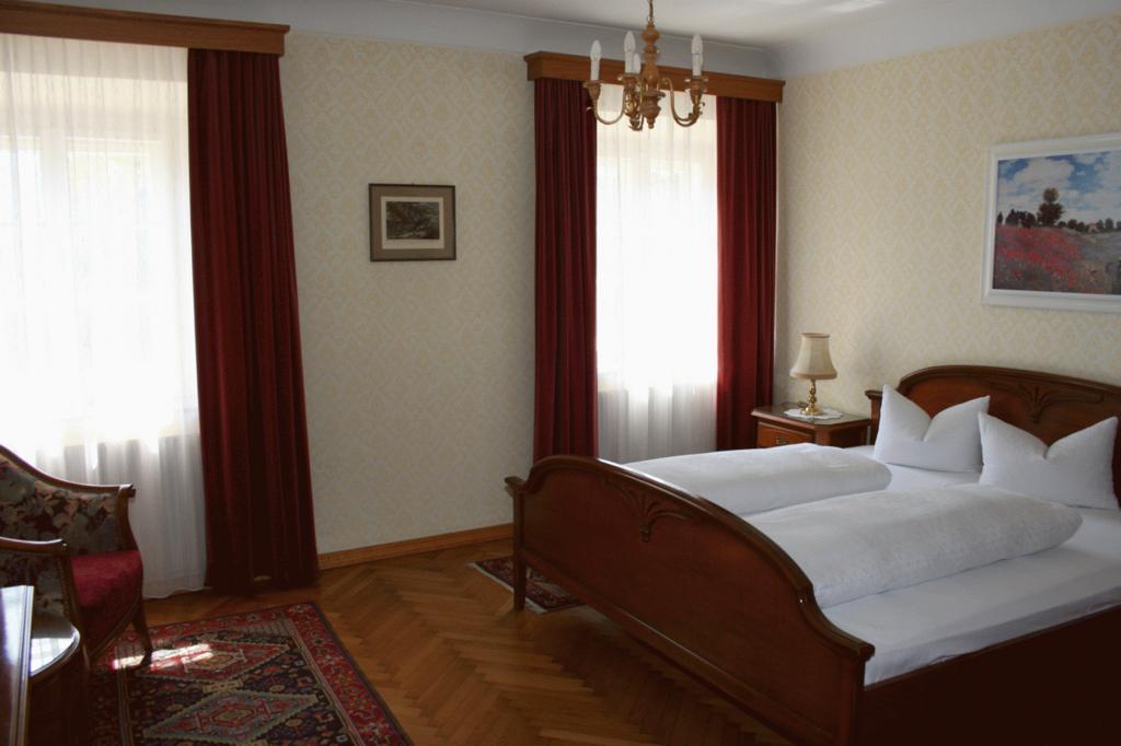 Schlosshotel Post Edelfreisitz Sprengenstein Имст Номер фото